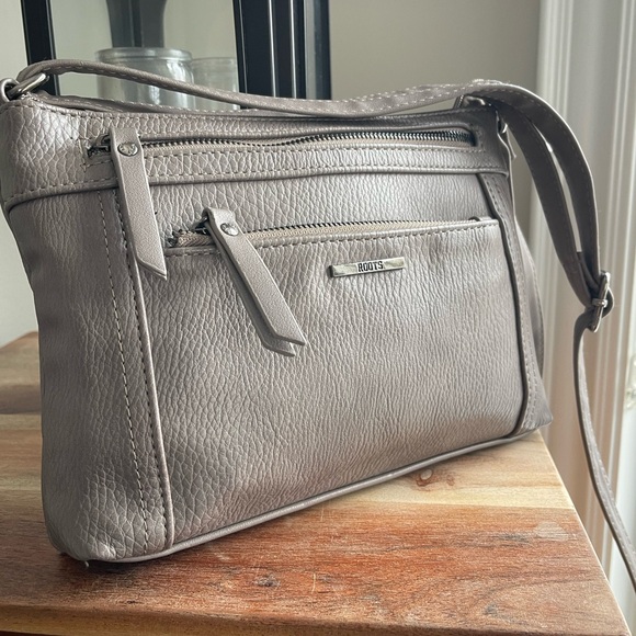 Roots Handbags - Roots Grey / Taupe Leather Crossbody Bag